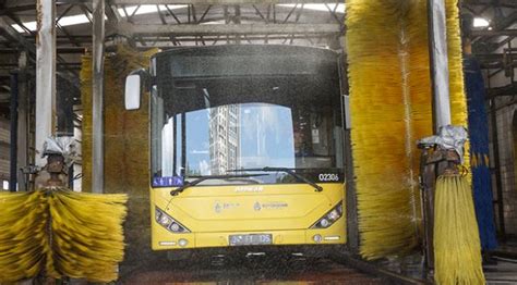 İ­s­t­a­n­b­u­l­­u­n­ ­o­t­o­b­ü­s­l­e­r­i­ ­d­ü­z­e­n­l­i­ ­o­l­a­r­a­k­ ­t­e­m­i­z­l­e­n­i­y­o­r­